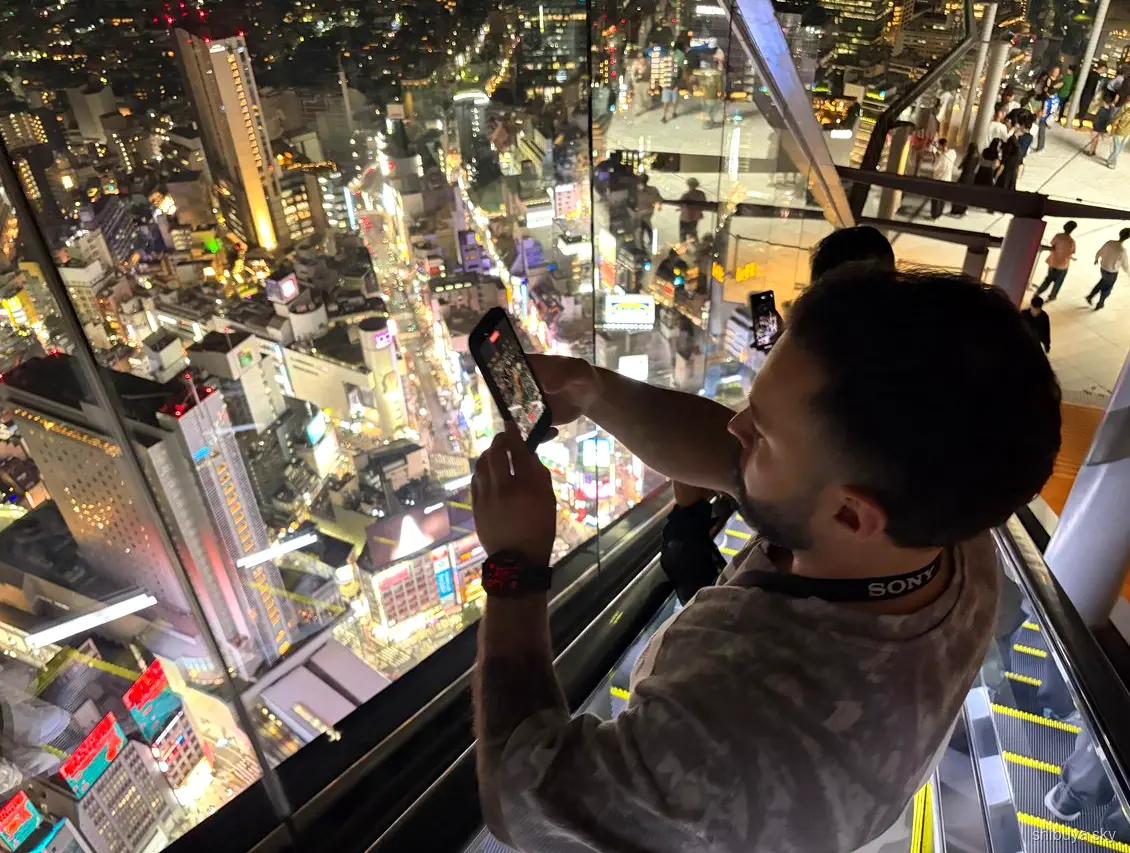 Shibuya Sky tur, stadens ljus från utsiktsplattformen
